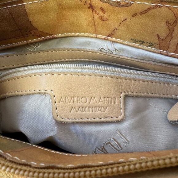 Alviero Martini tan leather shoulder bag made in Italy - Picture 6 of 9